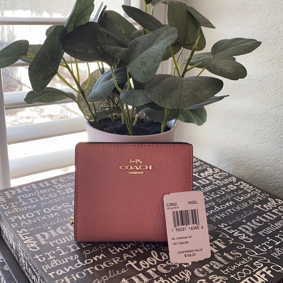 Coach Handbags - NWT Coach pebbled leather snap wallet